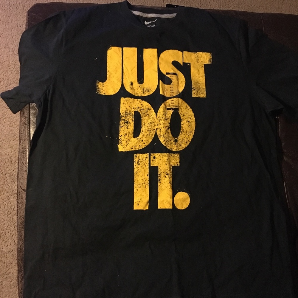 BRAND NEW Nike T shirt